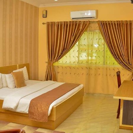 איבאדן Fawzy Hotel מראה חיצוני תמונה