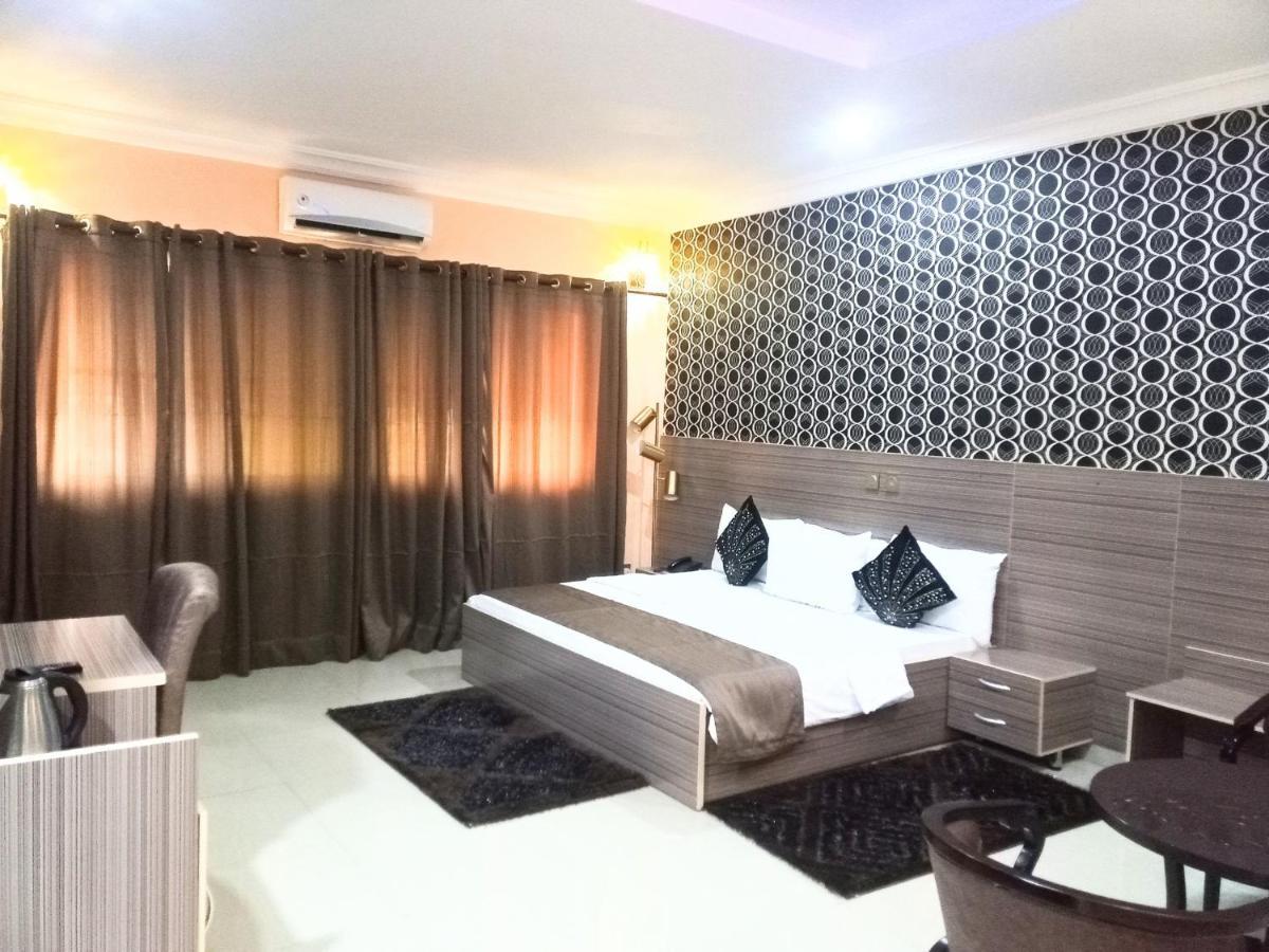 איבאדן Fawzy Hotel מראה חיצוני תמונה