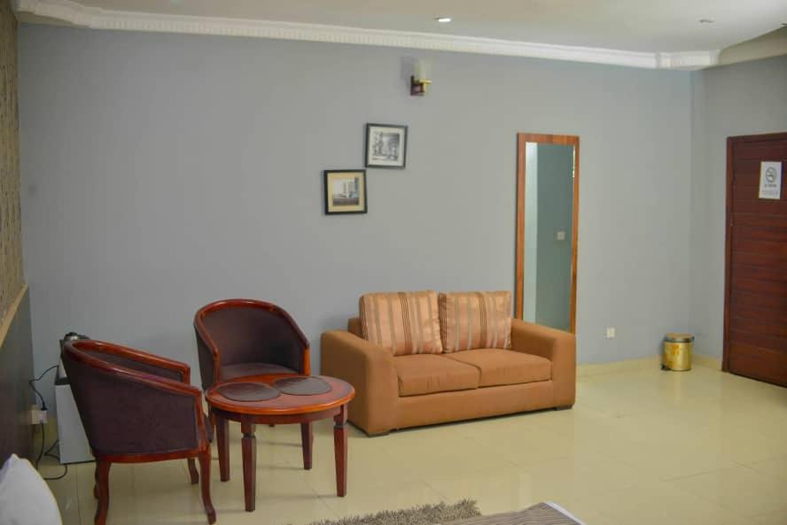 איבאדן Fawzy Hotel מראה חיצוני תמונה