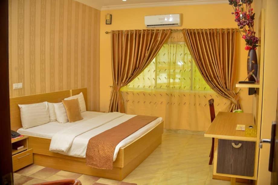 איבאדן Fawzy Hotel מראה חיצוני תמונה