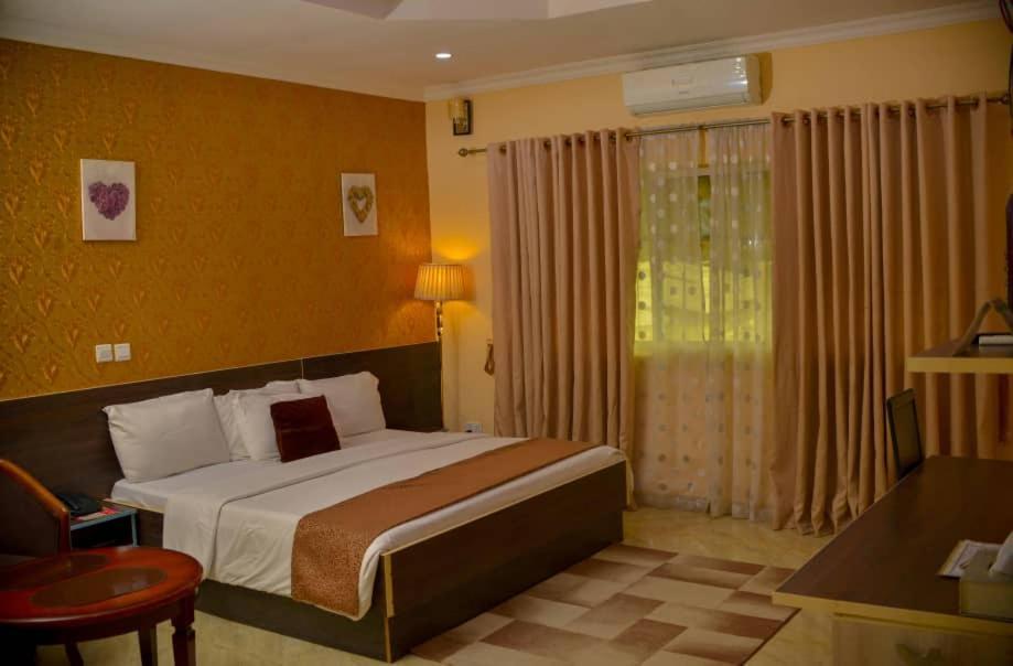 איבאדן Fawzy Hotel מראה חיצוני תמונה